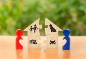 Husband and wife figurines figures divide the property among themselves after divorce