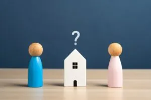 Housing issues for couples. Division of property in divorce.