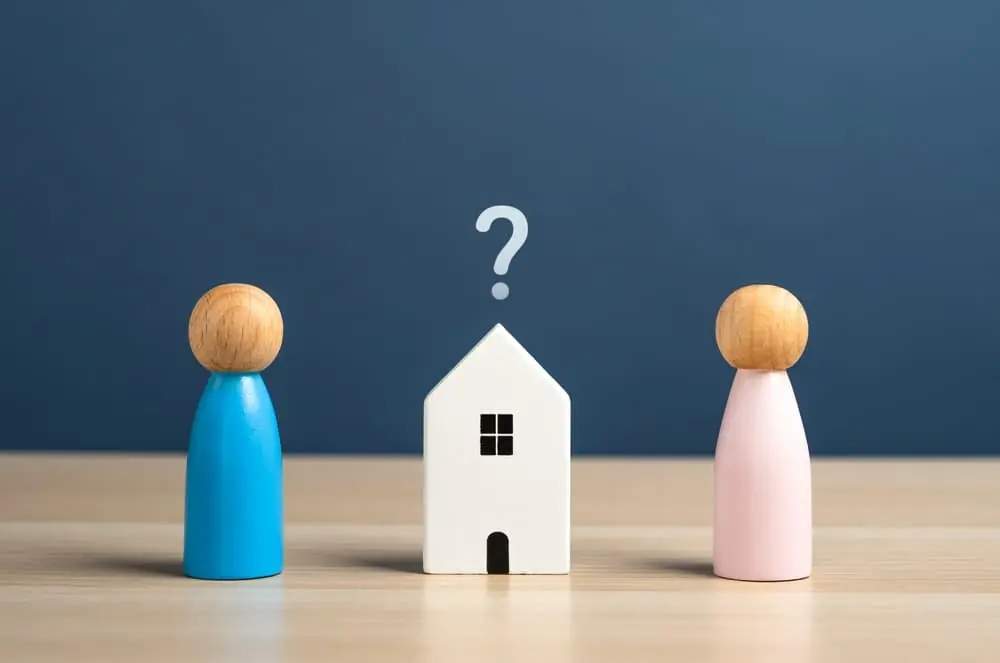 Housing issues for couples. Division of property in divorce.